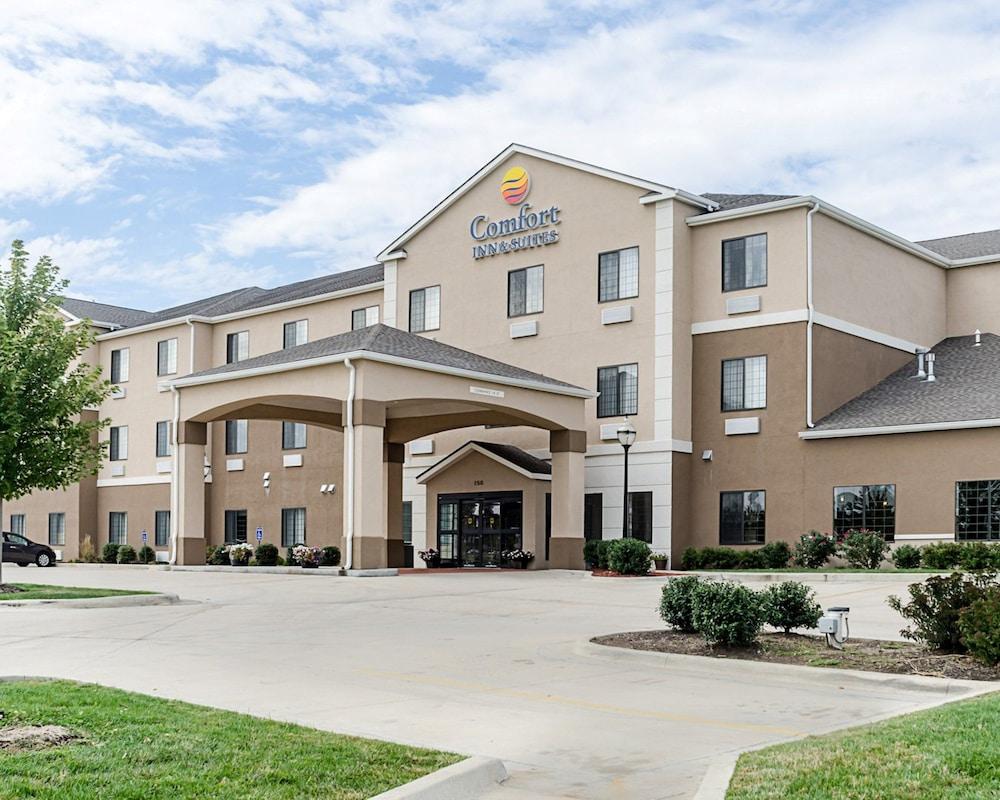 Comfort Inn & Suites Lawrence - University Area Exterior photo
