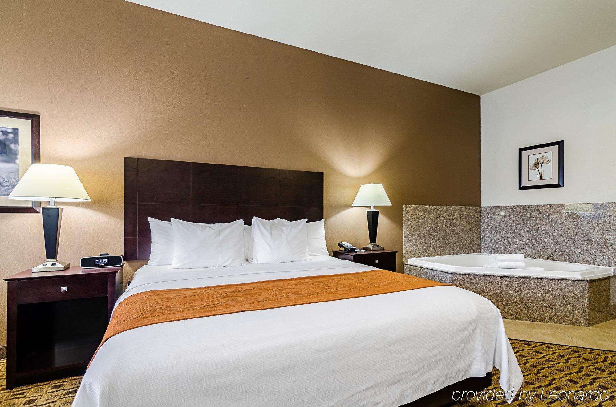 Comfort Inn & Suites Lawrence - University Area Exterior photo